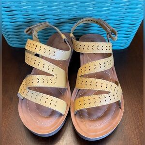 NWOT Annie Comfort Strappy Sandals